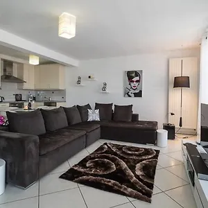 Luxury Penthouse With 3 Balconies -2 Bedrooms -petrus View & Parking Luxemburg